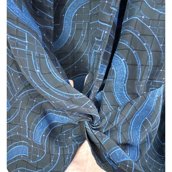 TROUVÉ Twist Front Knot Top - Picture 3 of 6